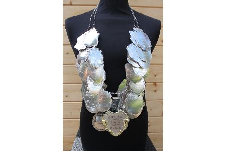 Foto: Polizei Münster. Das Foto zeigt die Ehrenkette des Schützenvereins Sudmühle e.V.
Veröffentlichung mit dieser Mitteilung honorarfrei.