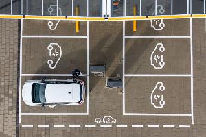 Die Zahl der Elektroautos auf deutschen Straßen nähert sich zwei Millionen. 