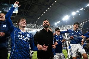 "Singen, springen, tanzen": Schalke feiert Tabellenführung