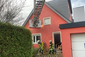 Menschenrettung über Drehleiter, Stadt Bochum, Feuerwehr und Rettungsdienst