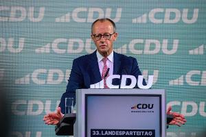Bundeskanzler Friedrich Merz (CDU) betrachtet es als Glück und Zufall, im Westen geboren und aufgewachsen zu sein. 