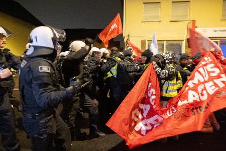 Es kam zu Zusammenstößen von Demonstranten und Polizei.