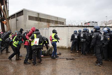 Die Stürmung des Veranstaltungsorts wurde verhindert.