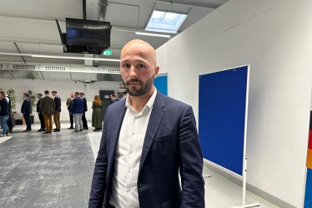 Der AfD-Abgeordnete Schmidt wurde nach eigenen Angaben auf dem Weg zur Veranstaltung geschlagen.