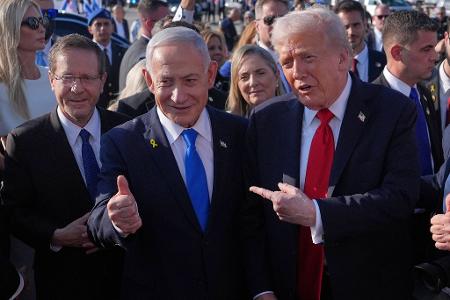 US-Präsident Donald Trump (r-l), der israelische Ministerpräsident Benjamin Netanjahu und Israels Präsident Izchak Herzog. (Archivbild)