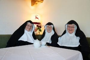 Schwester Rita, Schwester Regina und Schwester Bernadette wollen das Angebot der Kirche nicht annehmen. (Archivbild)