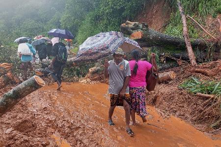 Viele Regionen kämpfen mit Erdrutschen.
