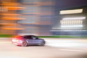 Etliche Teilnehmer des Tuning-Treffens sollen die eintreffende Polizei angegriffen haben. (Symbolbild)