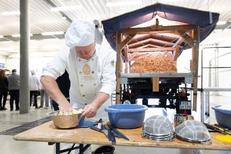 Reichlich Butter, Zucker und Puderzucker kamen dazu.