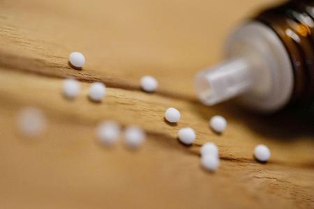 Die Kosten für homöopathische Behandlungen sollen die gesetzlichen Kassen nach dem Willen der Grünen nicht mehr bezahlen.