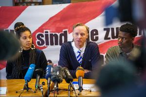Der Marburger Anwalt Jannik Rienhoff sieht Rechtsbrüche seitens der Polizei während der Proteste gegen die Neugründung der AfD-Jugendorganisation in Gießen.