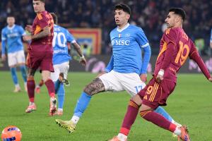 Serie A: Neapel gewinnt in Rom und bleibt ganz oben dran