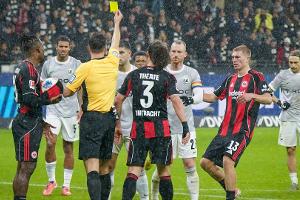 Elfmeter-Streit in Frankfurt: "Tut der Fußballerseele weh"