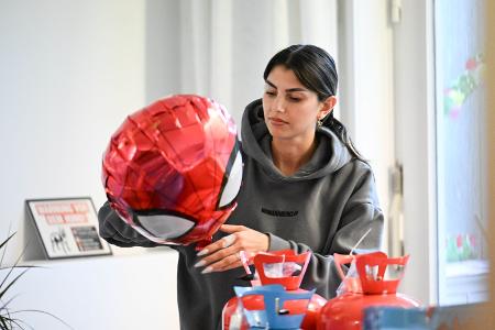 Yeliz & Jimi - We Are Family?!