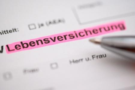 Die deutsche Wirtschaft ist in einer Dauerflaute gefangen, doch die Versicherungsbranche fährt nicht schlecht. Lebensversicherungskunden können mit stabilen Zinsen rechnen. (Symbolbild)