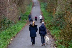 Zum Wochenstart wird es in vielen Regionen Deutschlands heiter bis wolkig. 
