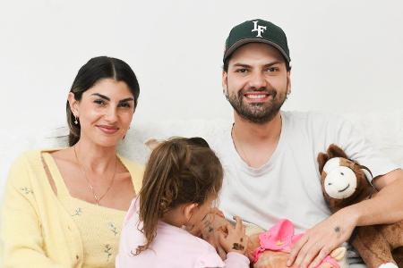 Yeliz & Jimi - We Are Family?!