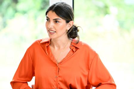 Yeliz & Jimi - We Are Family?!