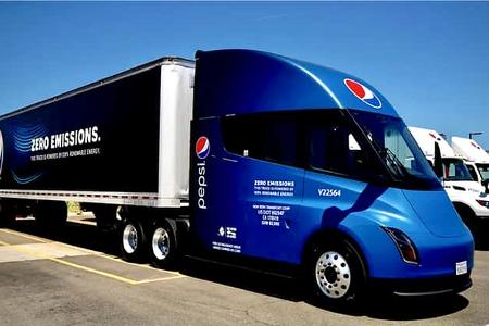 08/2022, Tesla Semi Elektro Lkw Lastwagen Sattelschlepper