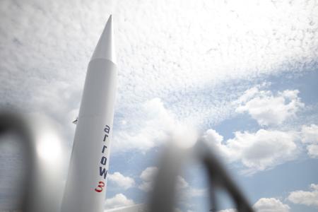 Modell einer Rakete des Arrow-3-Luftverteidigungssystems 