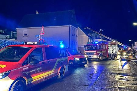 Die Feuerwehr war mit vielen Einsatzkräften an der Ruinenstraße