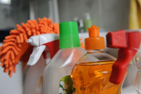 Die Branche sagt: Gerade in herausfordernden Zeiten investieren viele Menschen in ein gepflegtes Äußeres und ein sauberes Zuhause. (Symbolbild)