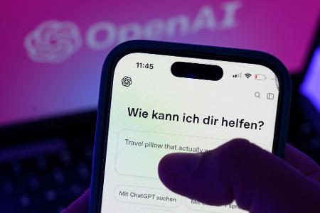 Viele lassen sich bei der Suche nach Geschenken von KI helfen. (Symbolbild)