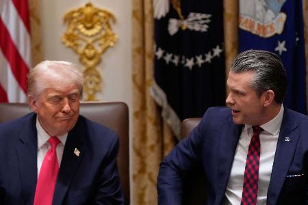 Wird Pentagon-Chef Hegseth zunehmend zur innenpolitischen Belastung für Präsident Trump? (Archivbild)