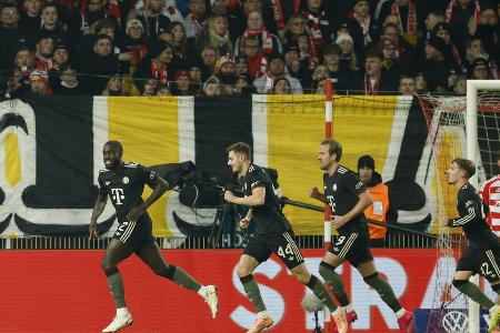 Zwei Union-Eigentore: FC Bayern im Pokal-Viertelfinale