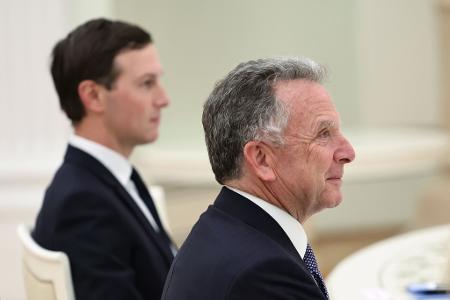 Kushner (l) begleitete Witkoff erstmals im Kreml. 