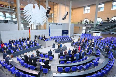 Im Plenum des Bundestags entscheidet sich der Rentenstreit - und vielleicht auch die Zukunft der Koalition. (Archivbild)