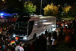 DFB plant Fan-Namen auf Mannschaftsbus