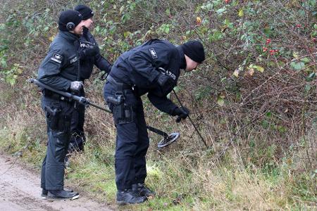 Es ist nicht das erste Mal, dass die Polizei zum Leichenfundort zurückkehrt.