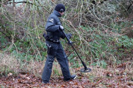 Zum Einsatz kamen erneut auch Metalldetektoren.