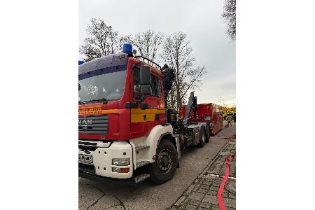 © Feuerwehr Dresden
Spezialtechnik zur Beseitigung von ABC-Gefahren der Wache Übigau kommt zum Einsatz.