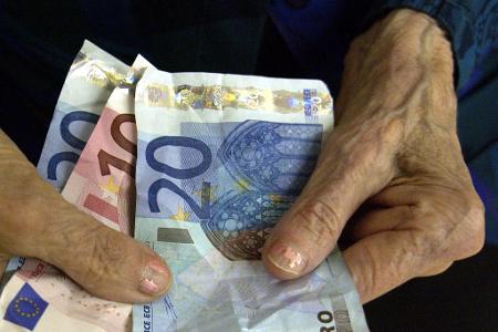 Für die Rentnerinnen und Rentner geht es beim Rentenniveau am Ende um bares Geld. (Symbolfoto)