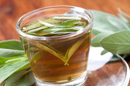 Salbeitee gegen Entzündung