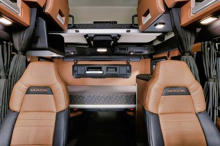 11/2025 Mack Pioneer USA Truck