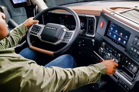 11/2025 Mack Pioneer USA Truck