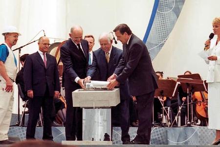 Gläserne Manufaktur Desden VW Piech Schröder