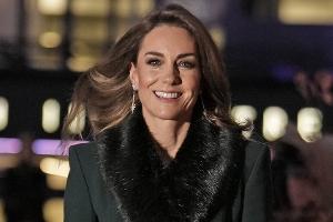 Strahlende Prinzessin Kate begrüßt 1.600 Gäste zu Weihnachtskonzert