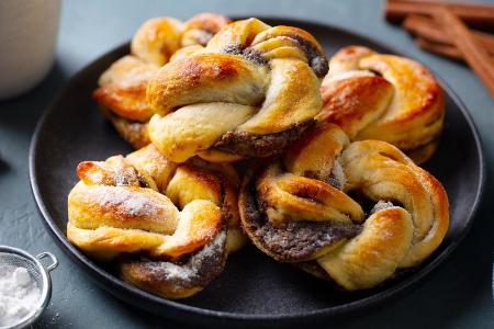 Hygge aus dem Ofen: Würzige Zimt-Kardamom-Knoten