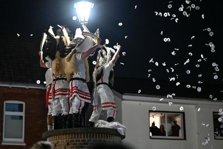 Das Klaasohm-Fest auf Borkum gehört seit Generationen für die Inselbewohner zum Höhepunkt des Jahres. 