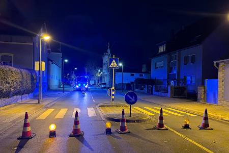 Einsatzstelle Wetterstraße. Bildquelle Feuerwehr Herdecke. Die beigefügten Fotos dürfen nur in Zusammenhang mit dem unmittelbaren Einsatzereignis verwendet werden. Für andere Berichterstattungen ist die Zustimmung der Pressestelle FFH einzuholen.