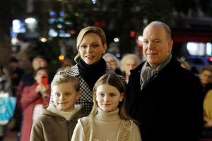 Weihnachtskarte von Charlène und Albert zeigt Überraschungsgast