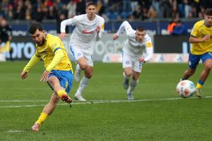 Zwei Tore, zwei Platzverweise: Braunschweig remis gegen Kiel