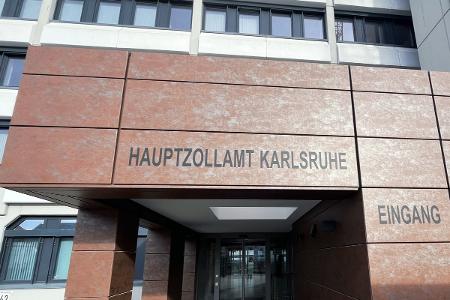 Foto: Eingang Hauptzollamt Karlsruhe