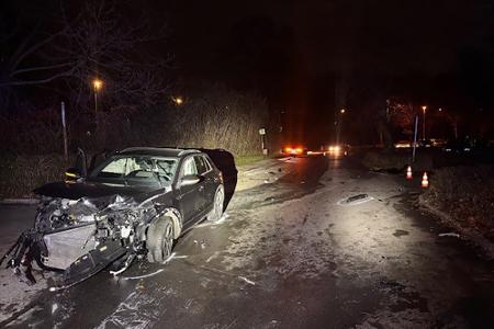 Unfallfahrzeug Nummer 1 (Foto: Polizei MK)