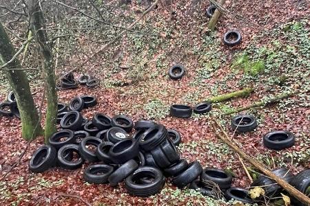 Illegal entsorgte Altreifen