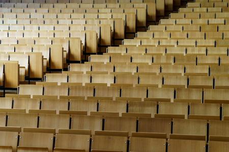 In den Geisteswissenschaften sind 44 Prozent der Professoren weiblich, in den Ingenieurwissenschaften liegt der Anteil deutlich niedriger. (Symbolbild)